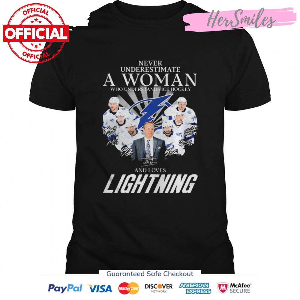 Never Underestimate A Woman And Loves Lightning Hockey Team 2022 Signatures T-Shirt
