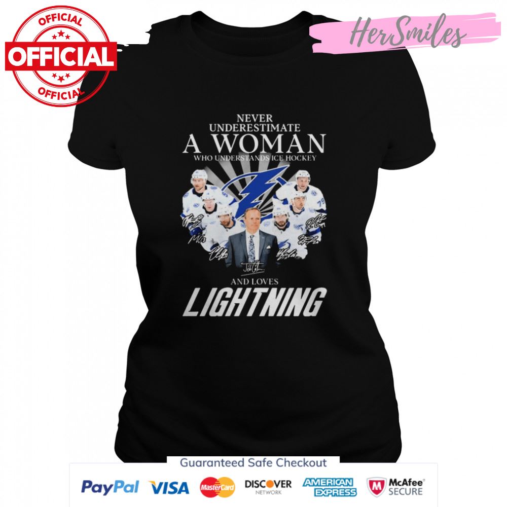 Never Underestimate A Woman And Loves Lightning Hockey Team 2022 Signatures T-Shirt