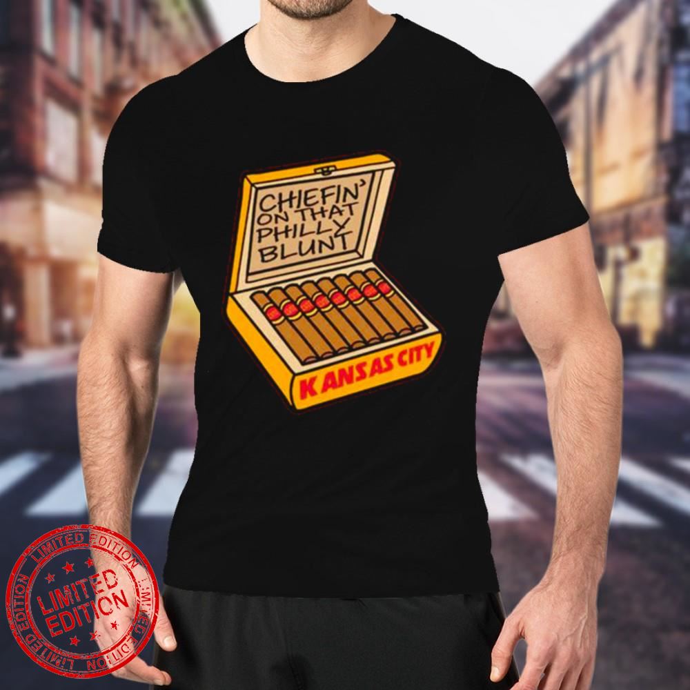 chiefin’ on that Philly blunt Kansas City T-Shirt