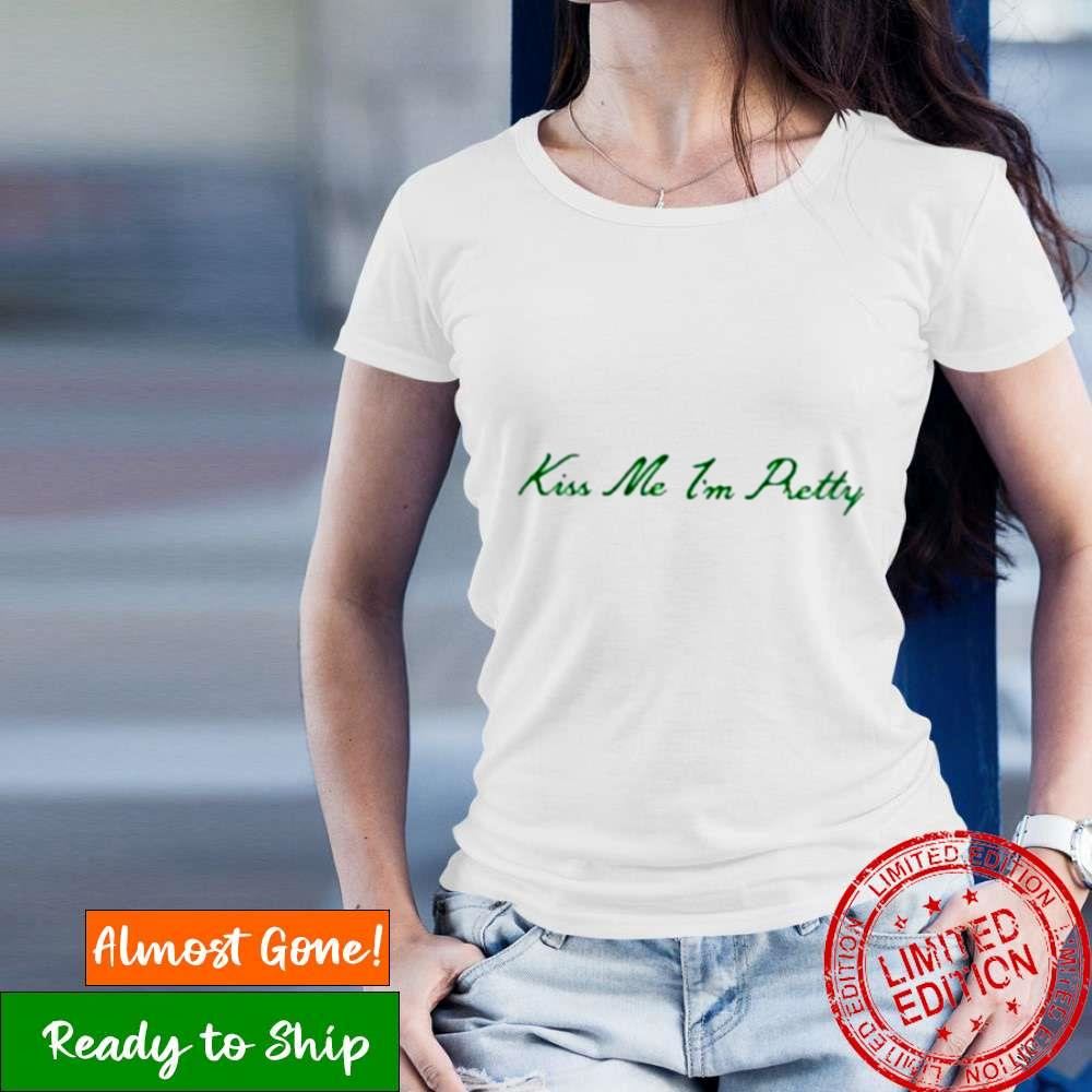 Kiss Me I’M Pretty Script Shirt