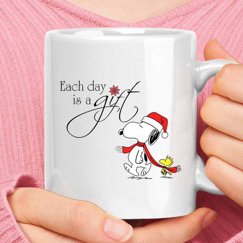 Each Day Is A Gift Christmas Snoopy And Woostock Mug