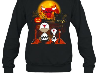 snoopy and charlie brown pumpkin chicago bulls halloween moon shirt unisex sweatshirt