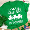 Kiss Me I‘m Vaccinated Shamrock St. Patrick‘s Day