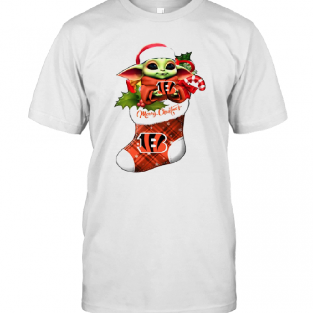Baby Yoda Hug Cincinnati Bengals Ornament Merry Christmas 2020 T-Shirt