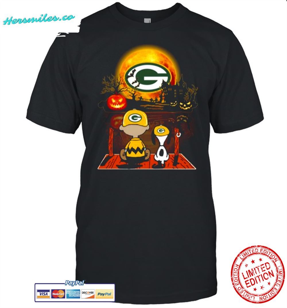 Snoopy and Charlie Brown Pumpkin Green Bay Packers Halloween Moon Graphic T-Shirt