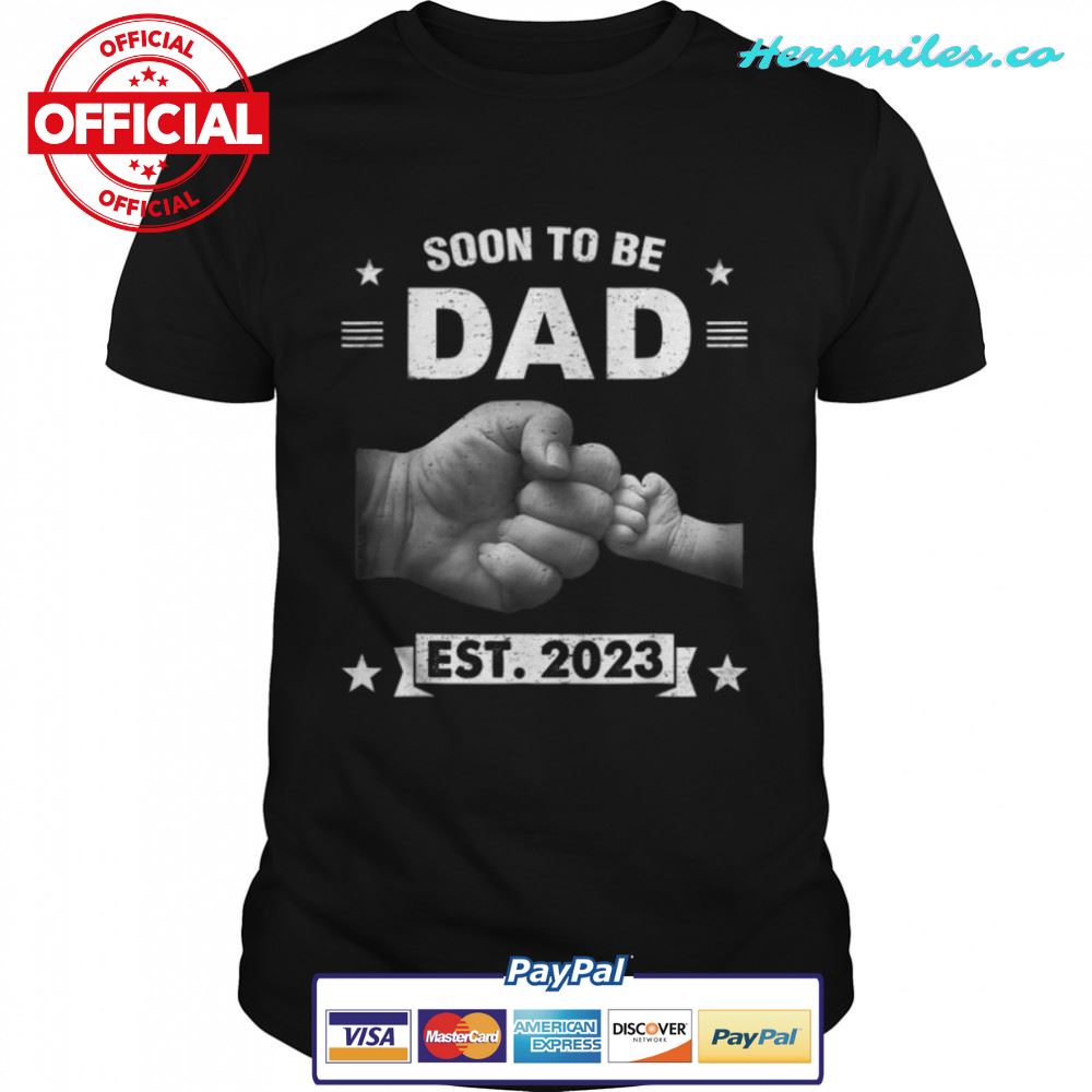 Soon To Be Dad Est. 2023 Expect Baby New Dad Christmas T-Shirt