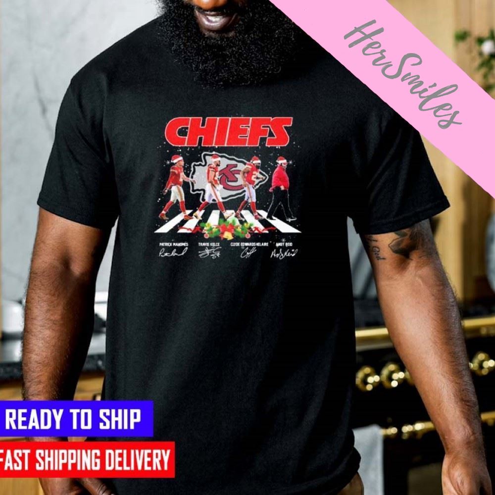 The Chiefs Christmas Patrick Mahomes Travis Kelce Clyde Edwards Helaire SignaturesT-shirt
