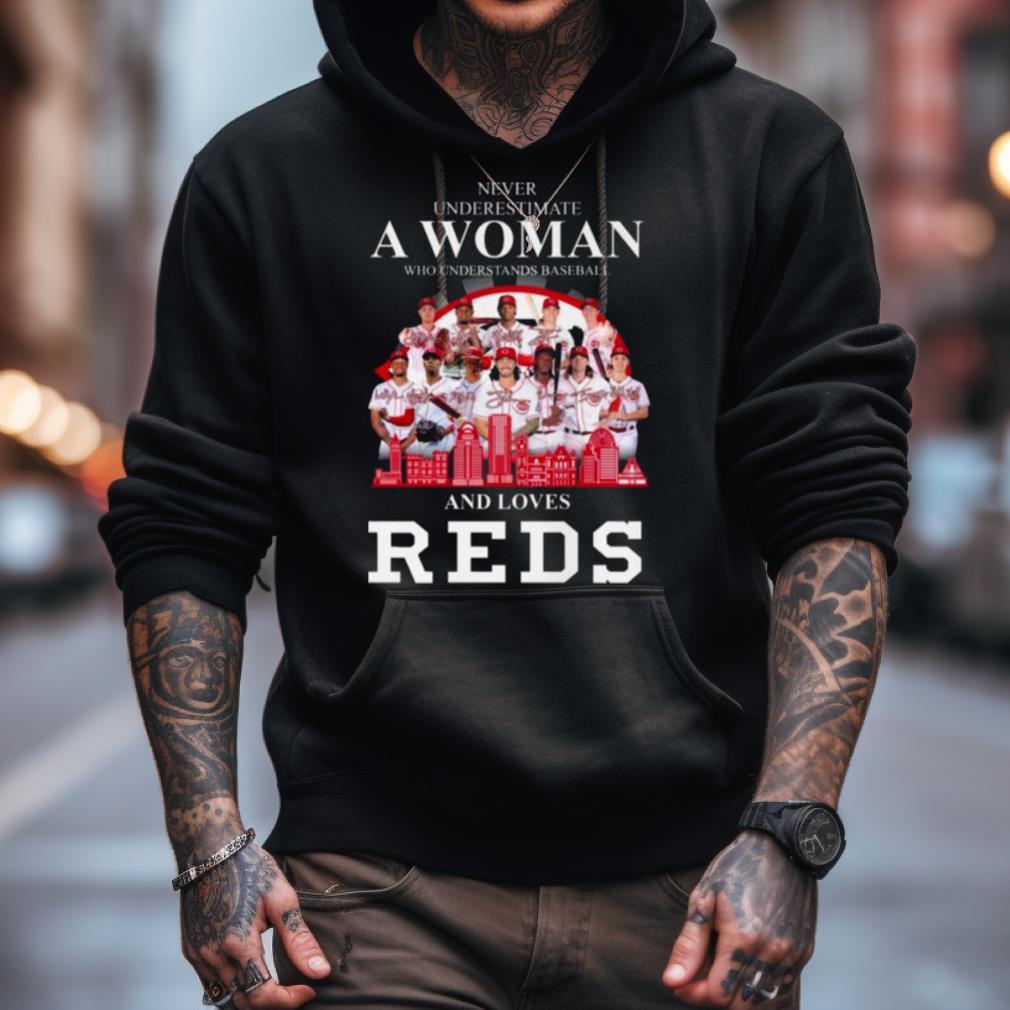 Never Underestimate A Woman Who Understands Baseball And Loves Cincinnati Reds Skyline Signatures Shirt