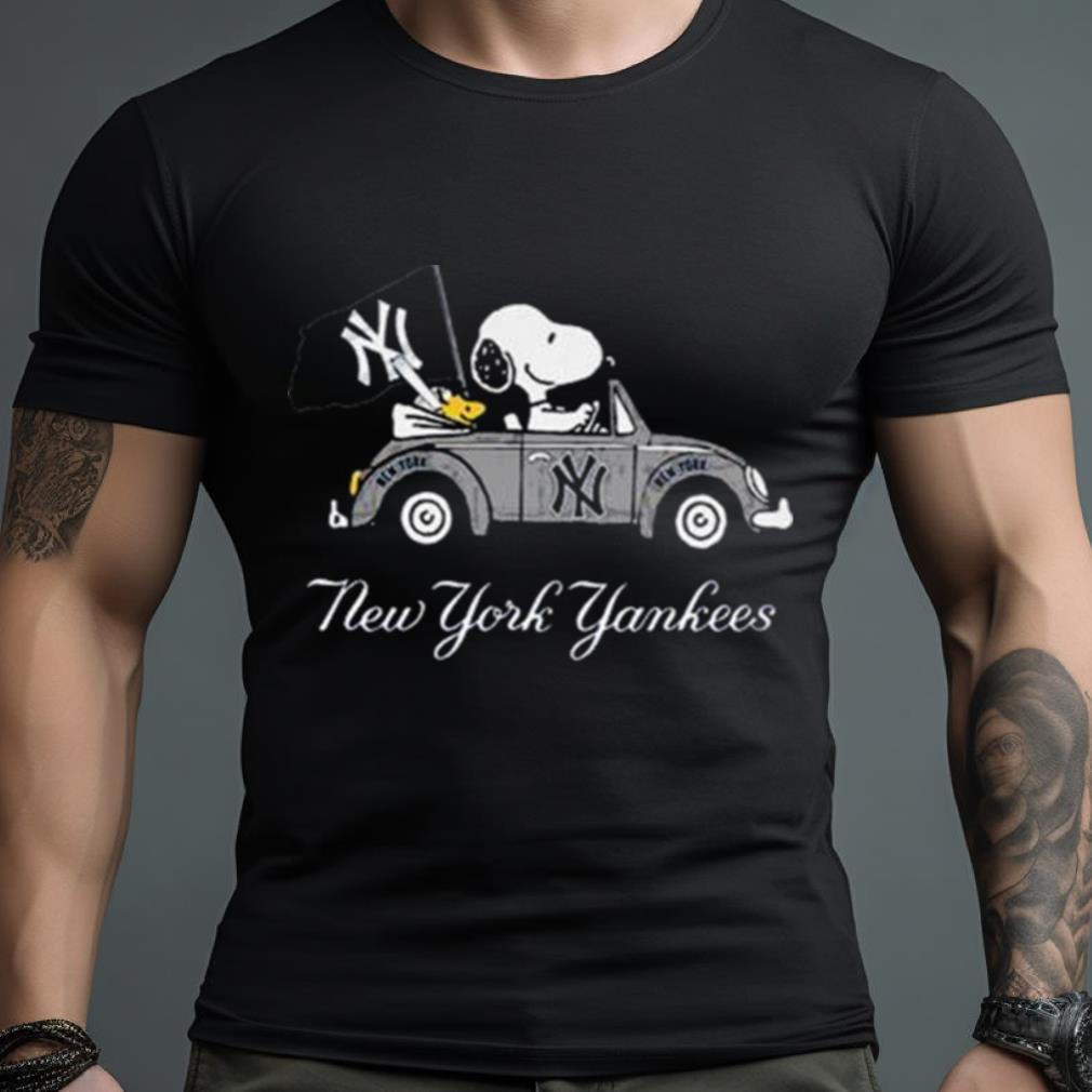 Snoopy Drives Car With New York Yankees Flag Shirt