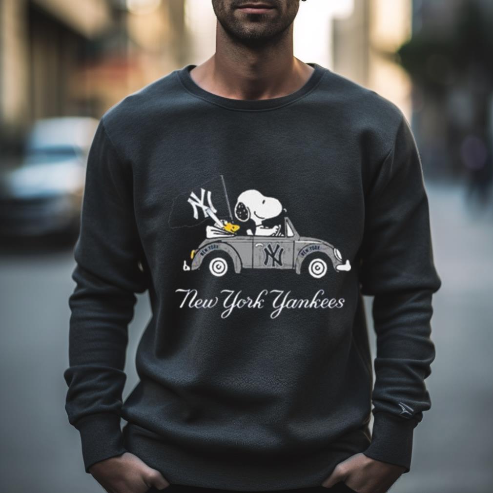 Snoopy Drives Car With New York Yankees Flag Shirt