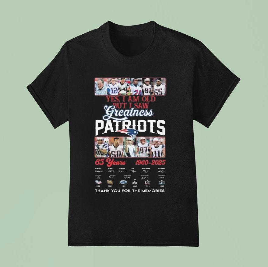 Yes I Am Old But I Saw Greatness New England Patriots 65 Years 1960-2025 Signatures Thank You Shirt