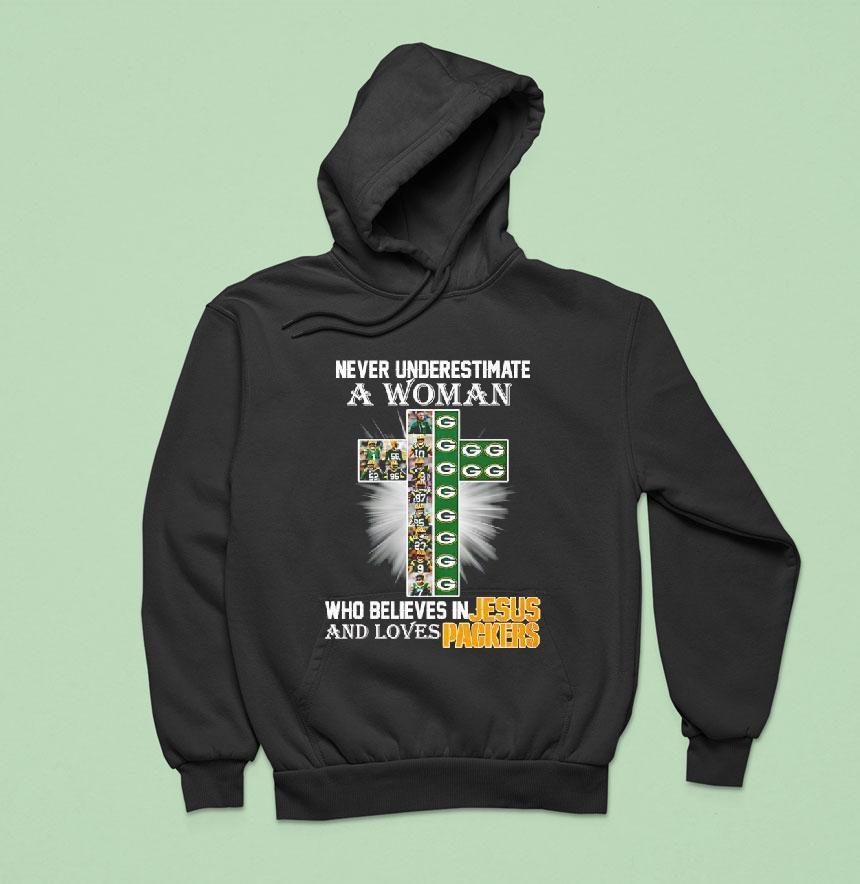 Never Underestimate A Woman Who Believes In Jesus Loves Green Bay Packers Cross Shirt Never Underestimate A Woman Who Believes In Jesus Loves Green Bay Packers Cross Shirt