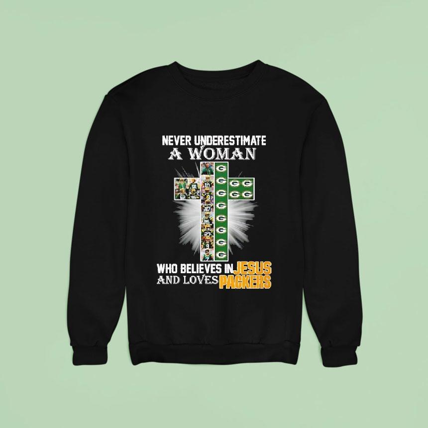 Never Underestimate A Woman Who Believes In Jesus Loves Green Bay Packers Cross Shirt Never Underestimate A Woman Who Believes In Jesus Loves Green Bay Packers Cross Shirt